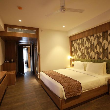 Mandarin Sky Hotel Kannur Buitenkant foto