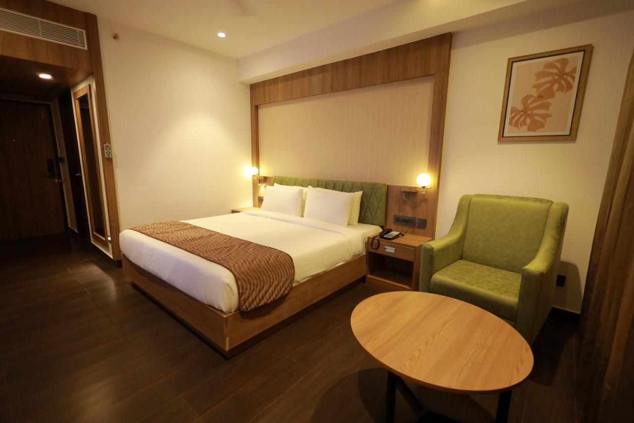 Mandarin Sky Hotel Kannur Buitenkant foto