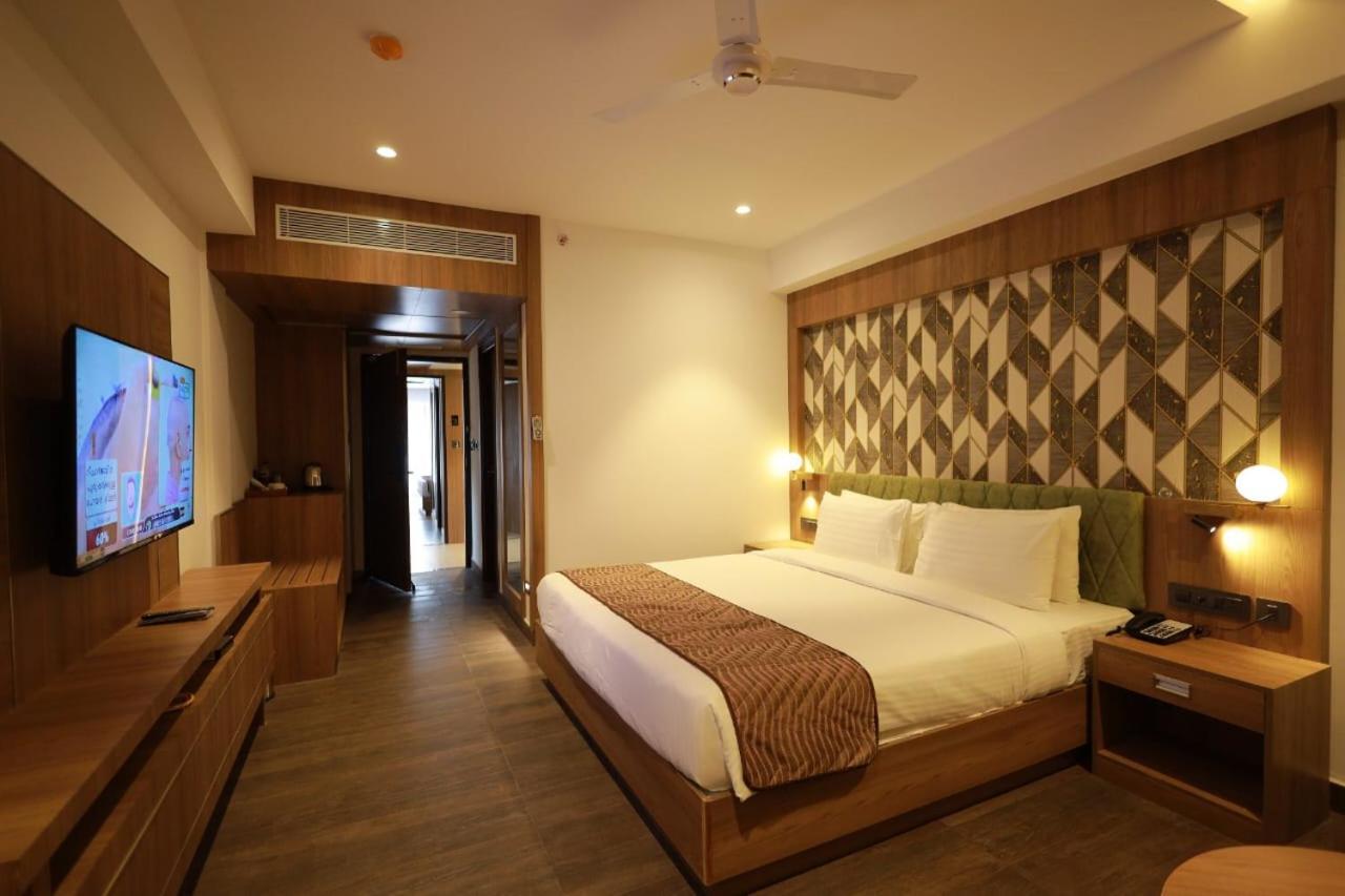 Mandarin Sky Hotel Kannur Buitenkant foto