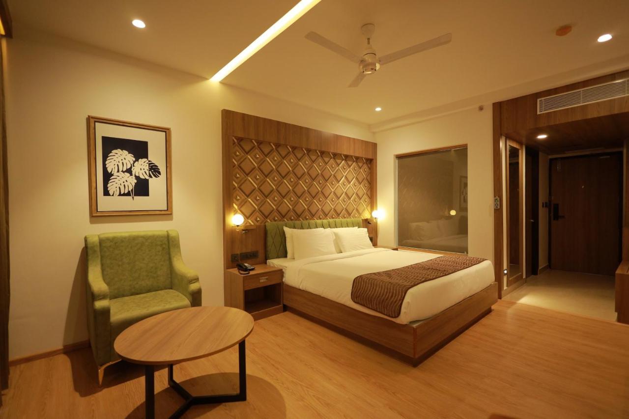 Mandarin Sky Hotel Kannur Buitenkant foto