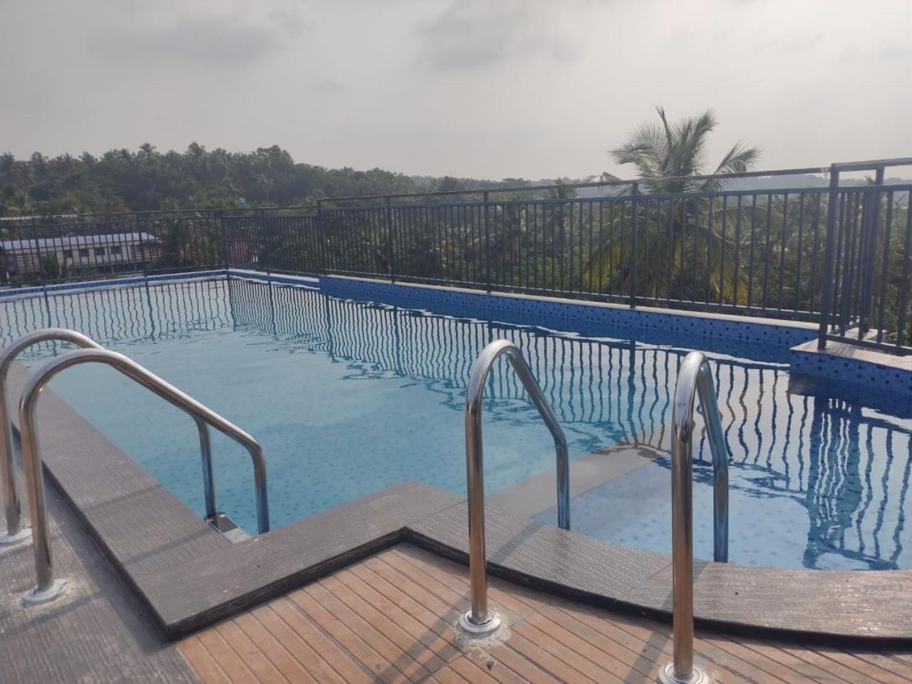 Mandarin Sky Hotel Kannur Buitenkant foto