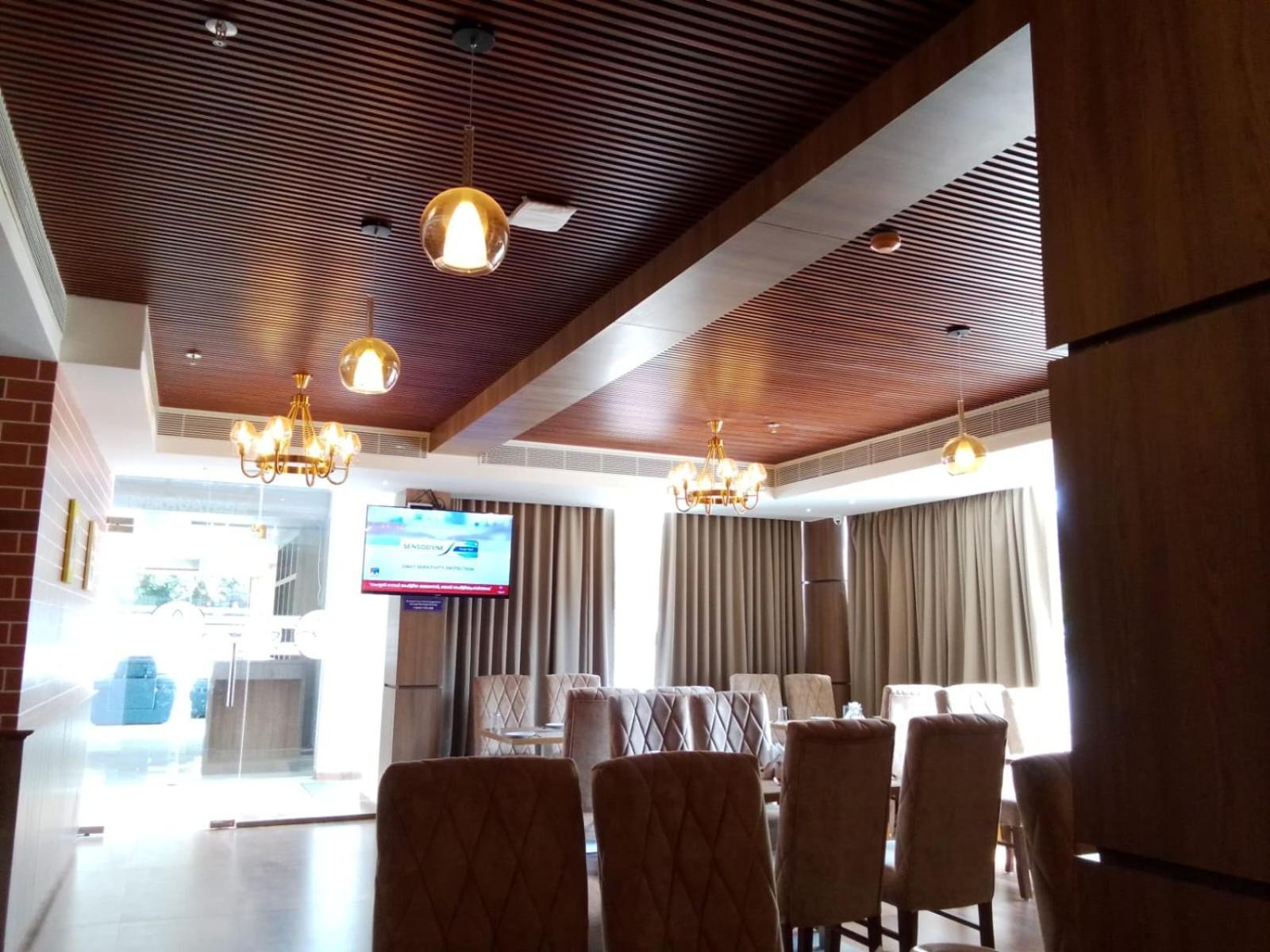 Mandarin Sky Hotel Kannur Buitenkant foto