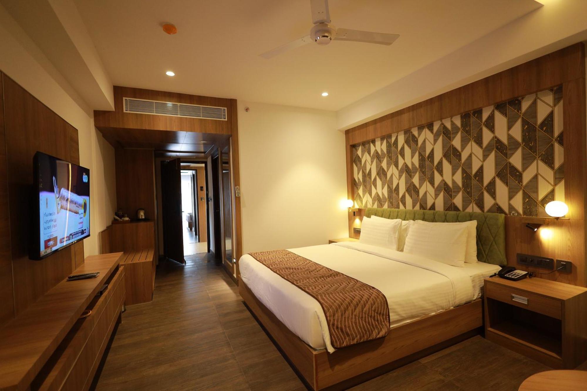 Mandarin Sky Hotel Kannur Buitenkant foto