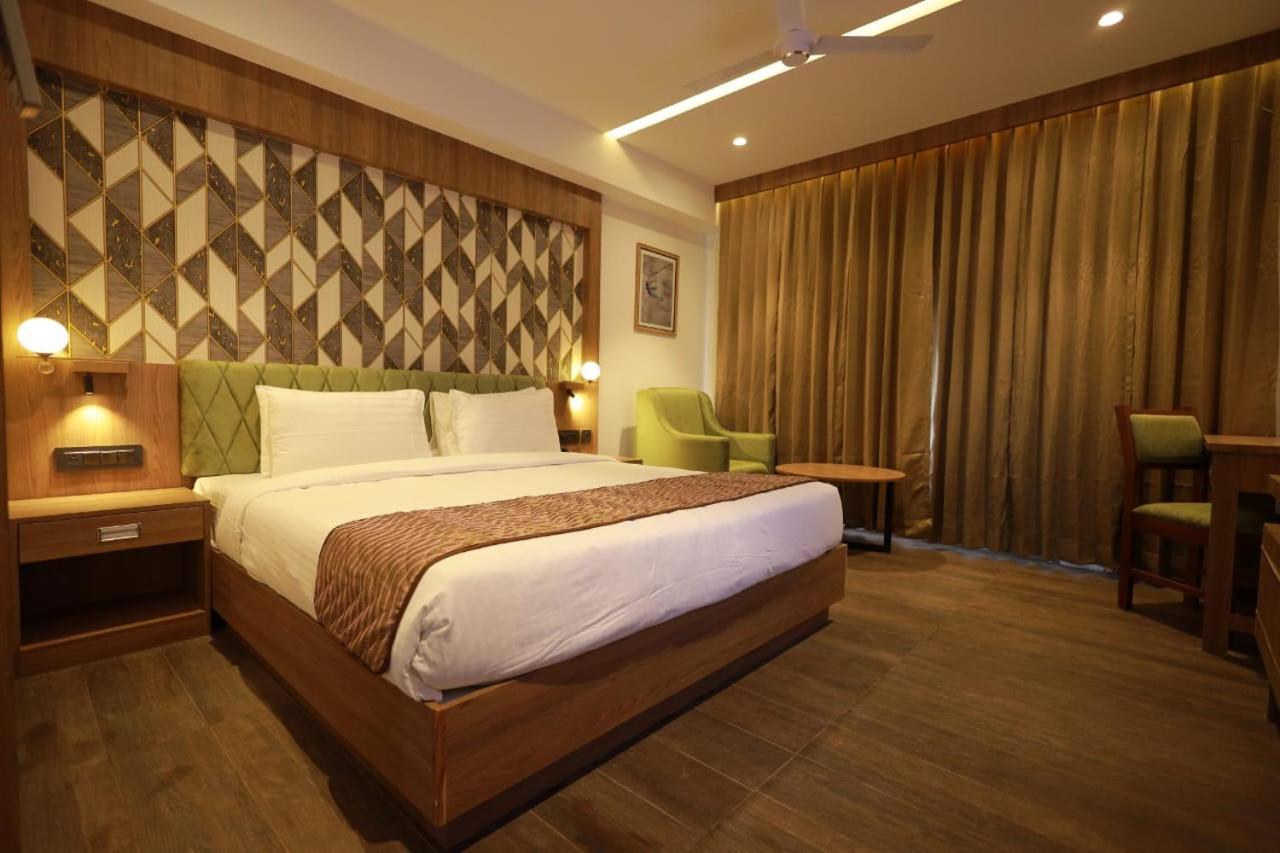 Mandarin Sky Hotel Kannur Buitenkant foto
